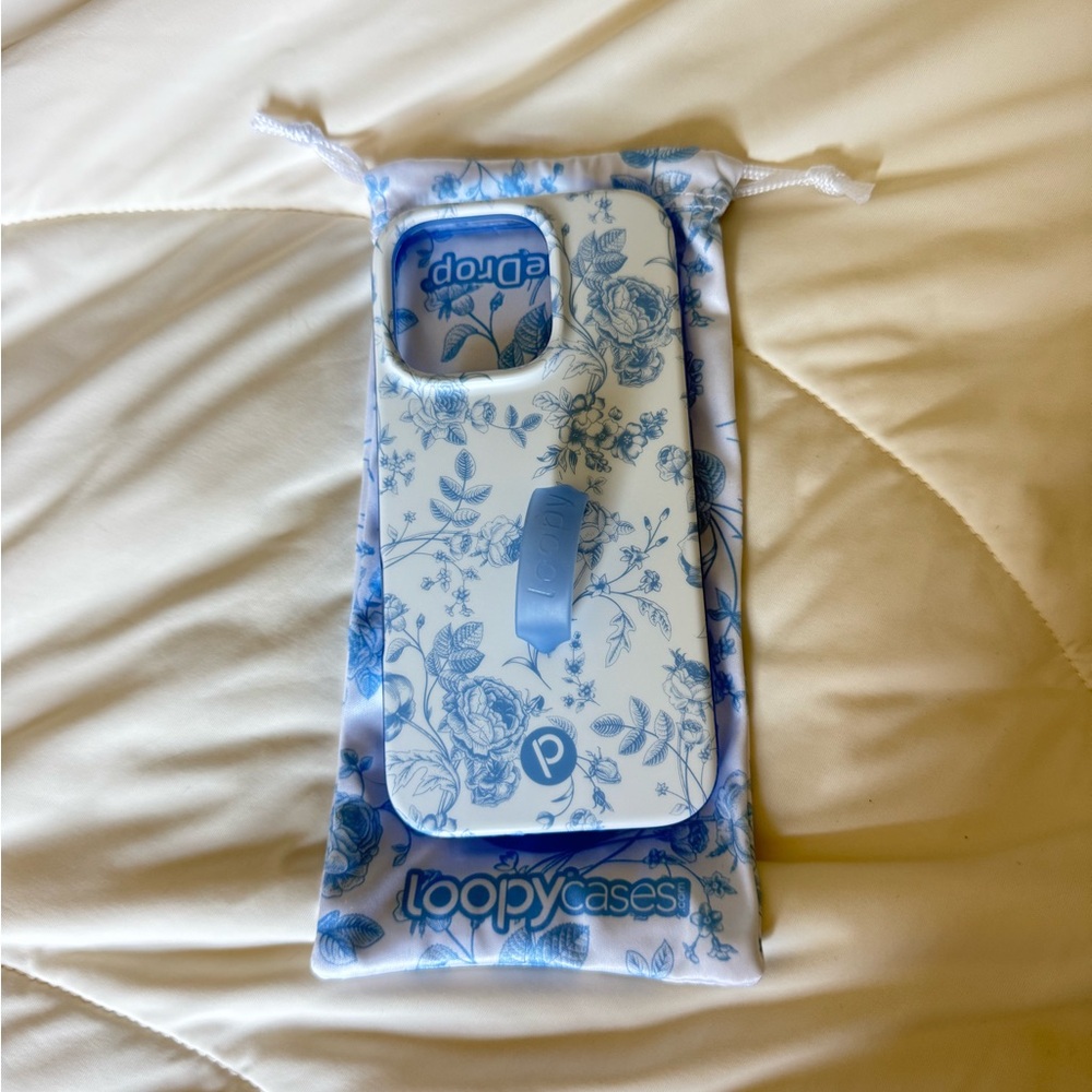 Loopy Case Blue toile Phone Case iPhone 16 pro LEFTY